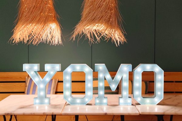 Letras luminosas decorativas de Yomo Hotels