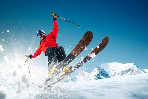 Esquiador en las pistas de Grandvalira, Yomo Hotels